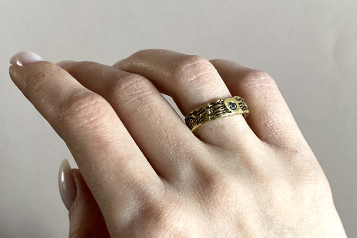 Кольцо «Письмена» из бронзы с фианитом - Кольца