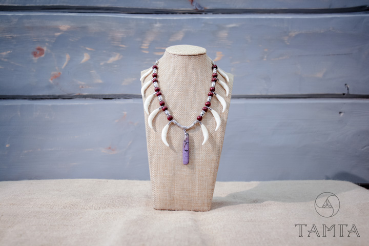 Ожерелье из клыков лисицы с чароитом | Таёжная лавка Тамга