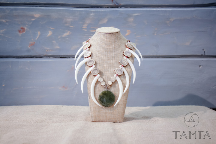 Ожерелье кабарги с нефритом | Таёжная лавка Тамга