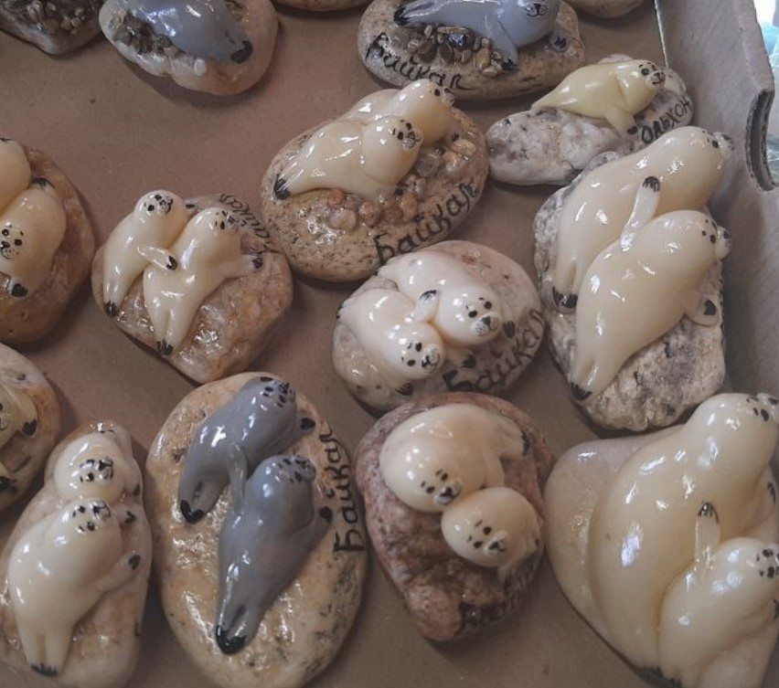 Магнит "нерпа" ручной работы фарфор