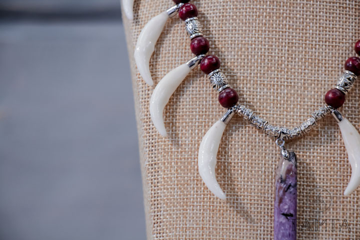 Ожерелье из клыков лисицы с чароитом - Ожерелья